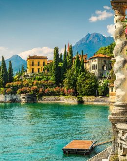 AdobeStock_189090689Oleander-flowers-and-villa-Monastero-in-background,-lake-Como,-Varenna