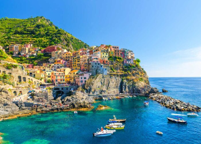 Manarola-Ligurien-AdobeStock_249143723 Manarola - en af de farverige kystbyer i Ligurien
