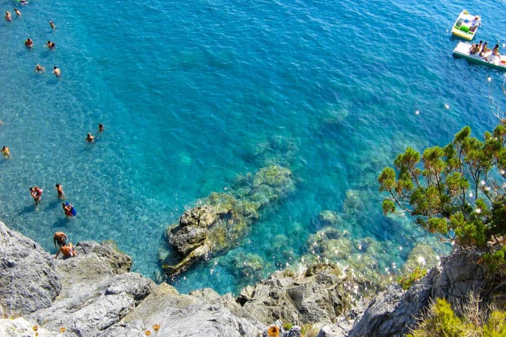 calabria-stenstrand Klippestrand i Calabrien