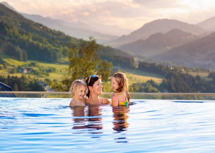 familie-pool-AdobeStock_426279369 familie-pool-AdobeStock_426279369